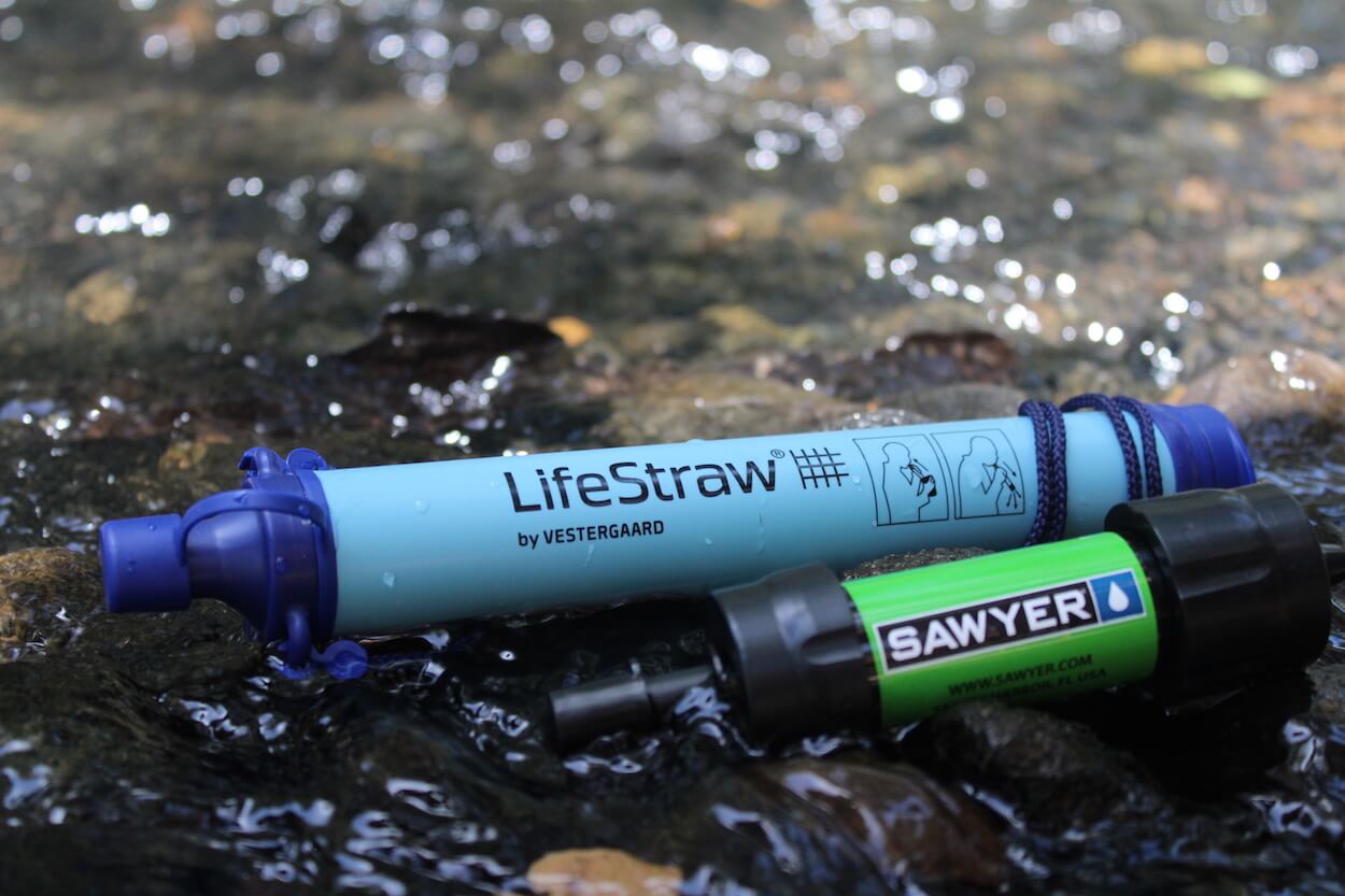 Sawyer Mini vs Lifestraw Best Cheap Backpacking Water Filter 2021