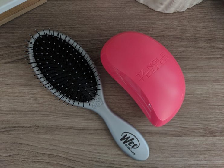 Wet Brush vs. Tangle Teezer - Best Detangling Hair Brush 2021